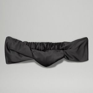 Lululemon knot stopping satin headband, black! Never worn 🖤❣️